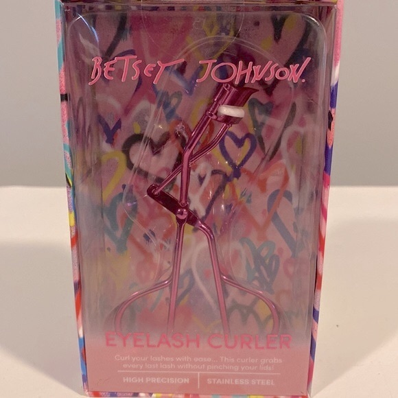 Betsy Johnson Eyelash Curler - Picture 3 of 5